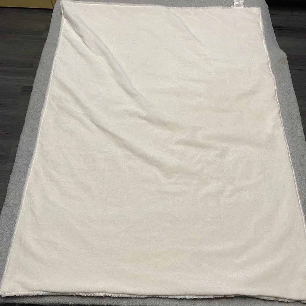 Pottery Barn Kids Plush Fleece Blanket White Soft 30x40 PBK‎